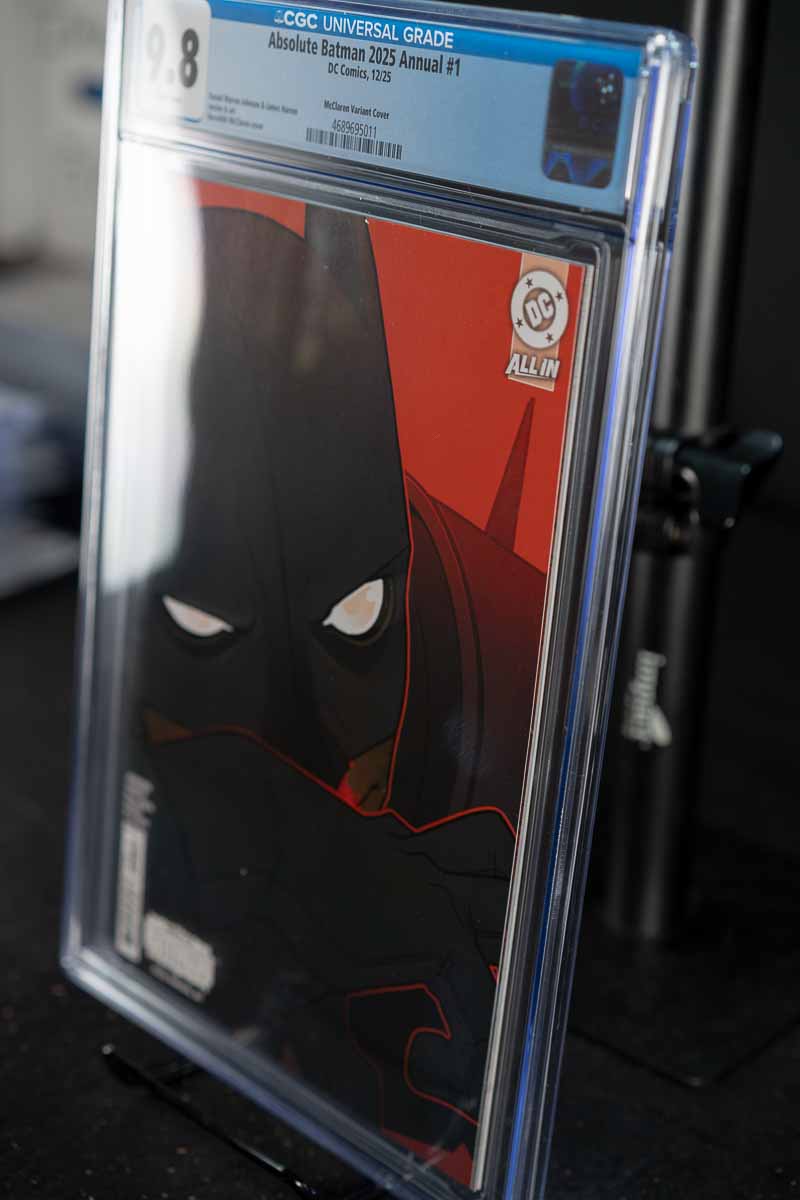 Absolute Batman Annual 2025 #1 (One-Shot) — CGC 9.8 — Meredith McClaren — 1:25 Incentive — Cover E  — Card Stock